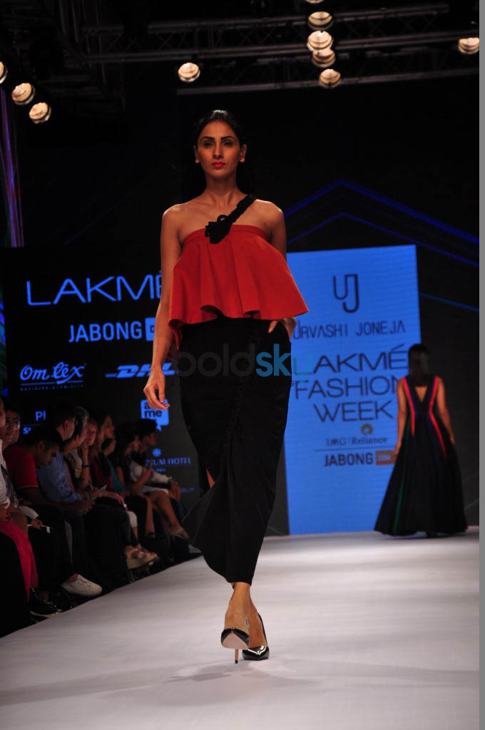 LFW Day 3 - Vasundhara, Armaan Aiman, Stephany Dsouza, Urvashi Joneja Show