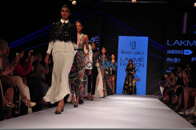 LFW Day 3 - Vasundhara, Armaan Aiman, Stephany Dsouza, Urvashi Joneja Show