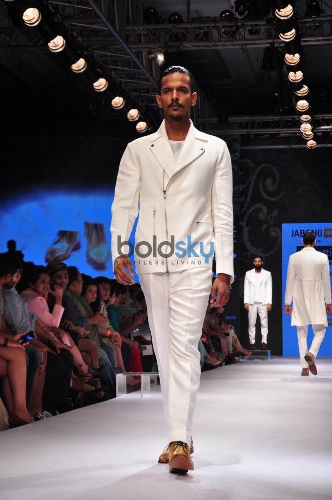 LFW Day 4 - Bugatti Show