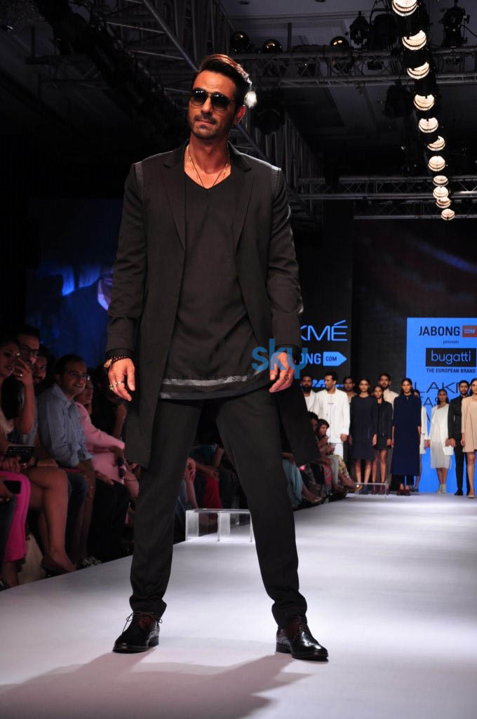 LFW Day 4 - Bugatti Show
