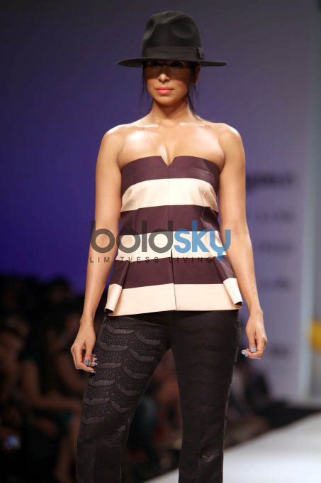 Designer Ashish Soni Show At AIFW