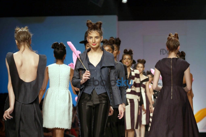 Designer Ashish Soni Show At AIFW