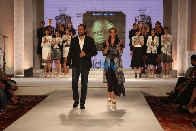 Neha Dhupia Walked The Ramp For Designer Rahul Mishra At BPFT 2015