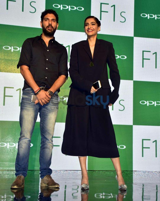 Yuvraj Singh And Sonam Kapoor During The Launch Of Oppo F1S Smartphone