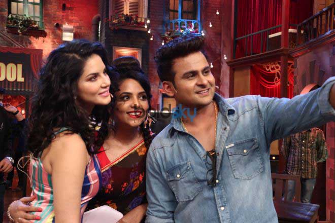 Sunny Leone On The Sets Of Drama Company