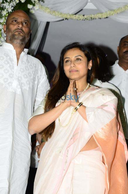Rani Mukerji  Pics Post The Prayer Meet