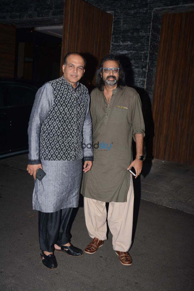 Shathi Ds Shahid Kapoor, Ashutosh Gowariker Spotted At Aamir Khan's House - Boldsky