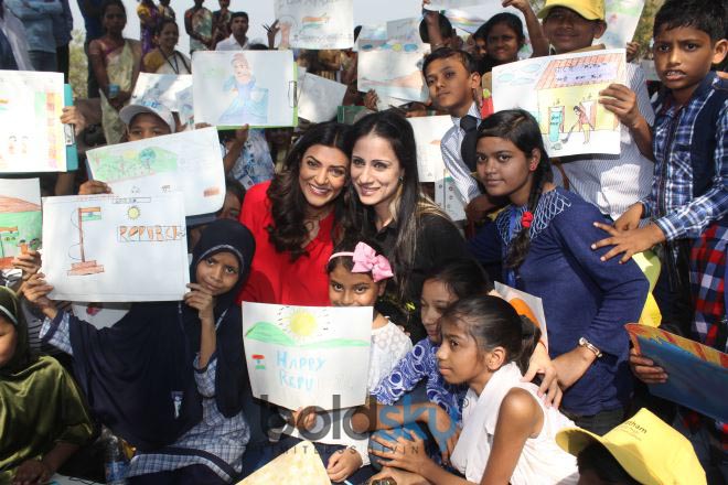 Sushmita Sen Celebrates Republic Day With Rouble Nagi Art Foundation