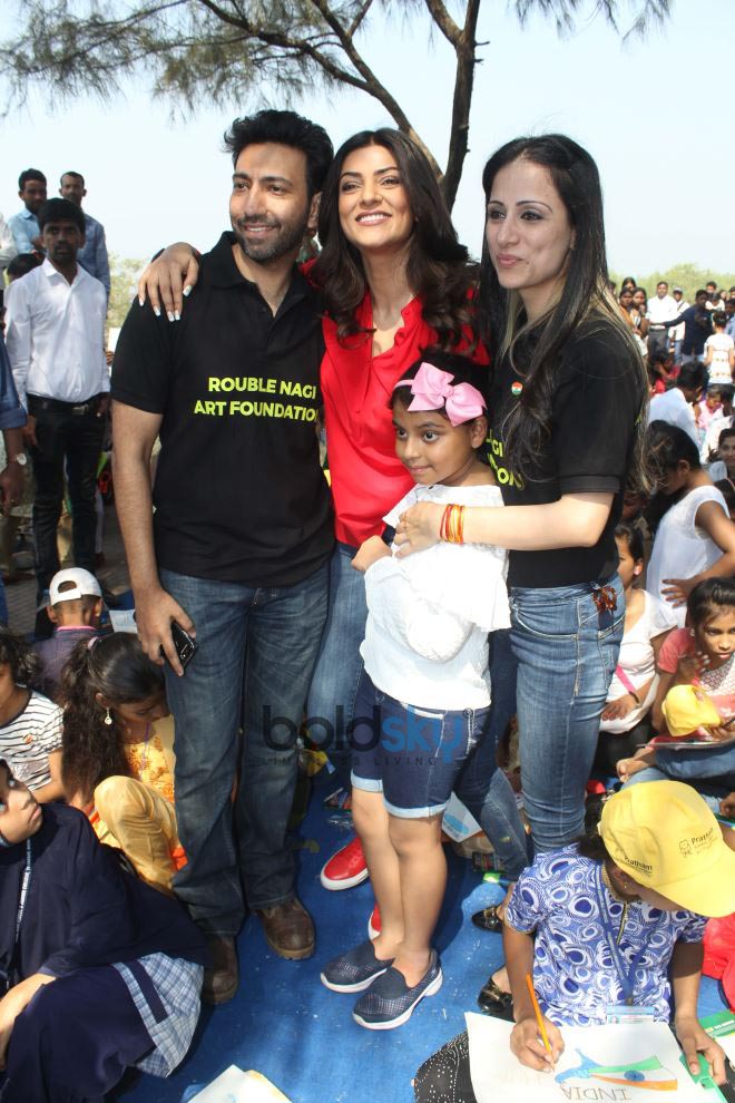 Sushmita Sen Celebrates Republic Day With Rouble Nagi Art Foundation