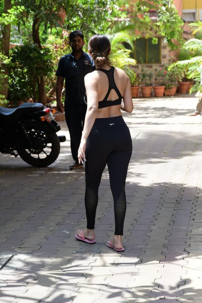 Gym Looks 2023: Malaika flaunts her figure in an all-black gym outfit in Bandra.