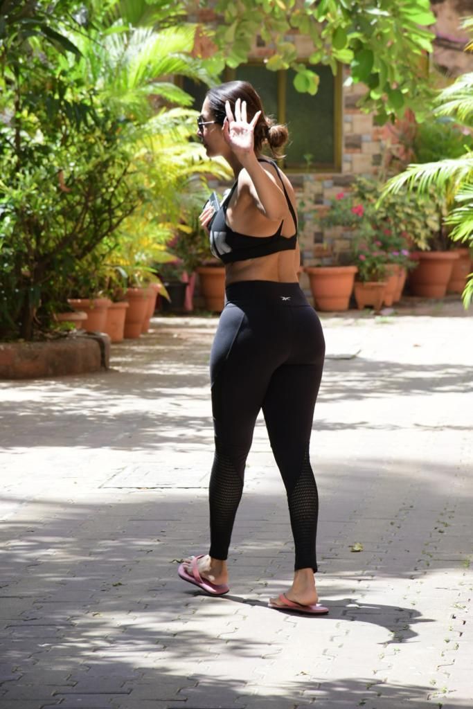 Gym Looks 2023: Malaika flaunts her figure in an all-black gym outfit in Bandra.