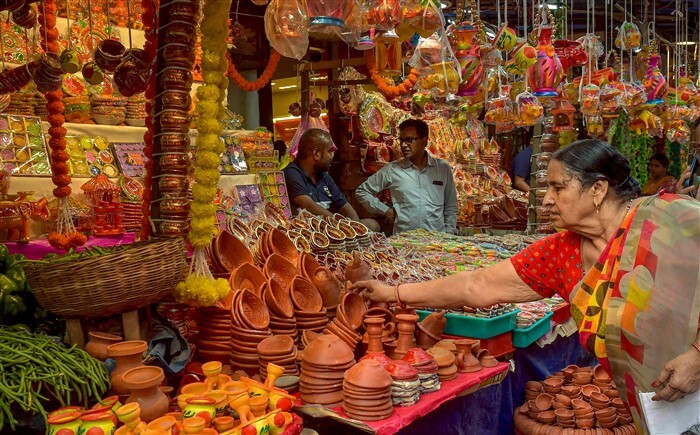Diwali 2023: Vibrant Markets Buzz with Early Diwali Shopping Scenes