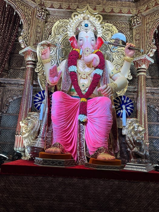 First Glimpse of Lord Ganesha's Idol Unveiled by Lalbaugcha Raja Ganesh Mandal in Mumbai