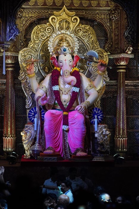 First Glimpse of Lord Ganesha's Idol Unveiled by Lalbaugcha Raja Ganesh Mandal in Mumbai