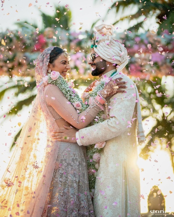 Rakul Preet Singh And Jackky Bhagnani Wedding Pics Out, Newly Wed Couple Looks Dreamy And Etheral!