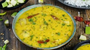 கிளி மூக்கு மாங்காய் இருந்தா, ஒருவாட்டி இப்படி தால் செய்யுங்க.. சாதத்துக்கு அல்டிமேட்டா இருக்கும்..