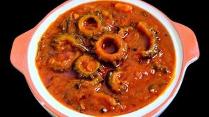 கர்நாடகா ஸ்டைல் கசப்பே இல்லாத பாவக்காய் புளிக்குழம்பு ரெசிபி - ட்ரை பண்ணி பாருங்க