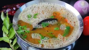 மணமணக்கும்.. செட்டிநாடு வெங்காய ரசம் - எப்படி செய்றதுன்னு பாத்து ட்ரை பண்ணுங்க.. ருசி அள்ளும்..