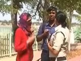 இந்தியாவில் மட்டுமே காதலர் தினத்தன்று இந்த கூத்து நடக்கும்!