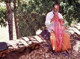 ரஜினியை பிச்சைகாரன் என எண்ணி பிச்சையிட்ட இளம் பெண் - சுவாரஸ்யமான நிகழ்வு!