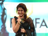 புடவைக்கான சிறந்த ஹேர் ஸ்டைல் எது? நடிகைகளின் அட்வைஸ்!