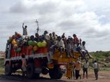 தன் சொந்த ஊரிலிருந்து வெளியேறிய ஒரு விவசாயி குடும்பத்தின் பயணக்கதை!!