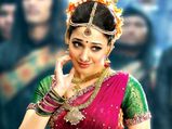 பொது இடங்களில் ஷூ, செருப்பு, தக்காளியால் அடிவாங்கிய பிரபலங்கள்!