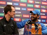 பத்திரிகையாளர்களுக்கு பல்பு கொடுத்த தோனி, சேவாக்கின் அட்ராசிட்டி பதில்கள் - டாப் 10