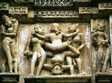இந்திய கோவில் கோபுரம் மற்றும் சுவர்களில் பாலுணர்வு தூண்டும் சிலைகள் இருப்பது ஏன்?