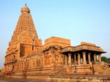இந்தியாவுல 1000 ஆண்டு பழமையான 10 கோவில்கள்ல எத்தனை தமிழ்நாட்டுல இருக்கு தெரியுமா?