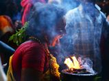 குலசை தசரா திருவிழா - மகிஷாசூரனை வதம் செய்யும் முத்தாரம்மன்