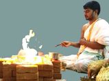 ஹோமத்தில் நெய் விடுவது ஏன் தெரியுமா? அறிவியல் ரீதியான உண்மைகள்!