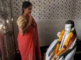 இறந்த கணவருக்காக கோவில் கட்டி தினமும் வழிபடும் மனைவி... கோவில் கட்டியதகான காரணம் என்ன தெரியுமா? 