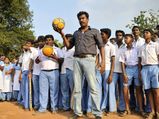உங்க குரு அல்லது ஆசிரியரை ரொம்ப பிடிக்குமா? அப்ப அவர்களுக்கு இத அனுப்புங்க...ஷாக் ஆகிடுவாங்க! 
