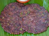 சத்தான மற்றும் ருசியான... முருங்கைக்கீரை ராகி அடை