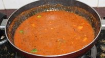 சப்பாத்தி, பூரிக்கு சூப்பராக இருக்கும்... ஆலு பட்டர் மசாலா