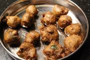 குழந்தைகள் விரும்பி சாப்பிடும்... மொறுமொறுப்பான... ராகி போண்டா 