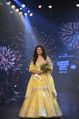 Lakme Fashion Week 2023:பிரபல நடிகை சுஷ்மிதா சென் மாரடைப்பிற்கு பின் கெத்தாக பேஷன் ஷோவில் ராம்ப் வாக் செய்தார்