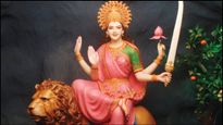 நவராத்திரியின் ஆறாம் நாளான இன்று மஹிஷா சூரனை கொன்ற கத்யாயனியை எப்படி வழிபடணும் தெரியுமா?