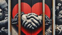 Valentine's Day: இந்த நாடுகளில் காதலர் தினம் கொண்டாடுவது தேச துரோகமாம்... மீறி கொண்டாடுனா ஜெயில்ல போட்ருவாங்க!