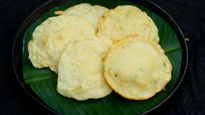 பன்னீரும், முட்டையும் இருக்கா? அப்ப இப்படி இட்லி சுட்டு சாப்பிடுங்க...