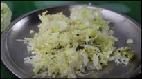 முட்டைக்கோஸை ஒருடைம் இப்படி பொரியல் செய்யுங்க.. பிடிக்காதவங்களும் விரும்பி சாப்பிடுவாங்க..
