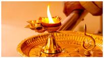 உங்கள் வீட்டில் செல்வம் பெருக, அதிர்ஷடம் உண்டாக பூஜையறையில் இதை வையுங்கள்..!