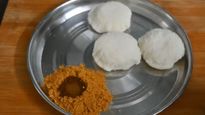 இட்லி பொடியை ஒருவாட்டி இப்படி செய்யுங்க.. வீட்டுல சட்னி, சாம்பார் கேட்கவே மாட்டாங்க..