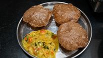 ராகி பூரியும்.. வெங்காய மசாலாவும்.. - 15 நிமிடத்தில் எப்படி செய்றது-ன்னு பாத்து ட்ரை பண்ணுங்க..