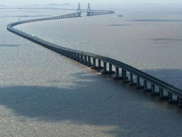 மிகவும் நீளமான பாலம்