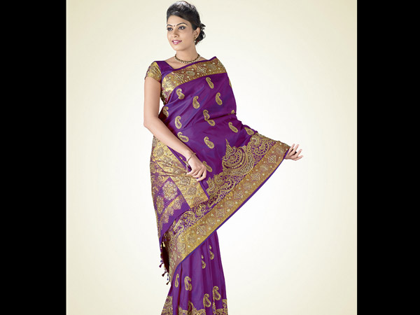 ஊதா மற்றும் கோல்டன் எம்பிராய்டரி பார்டர் வஸ்த்ரகலா பட்டு