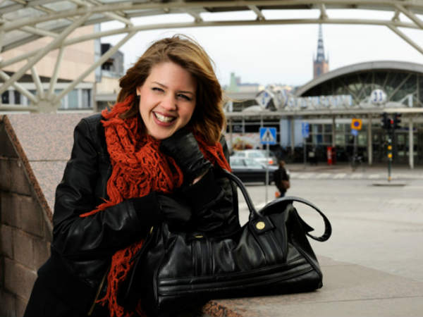 பணப்பையின் மேல் பிரியம் கொள்ளவும்