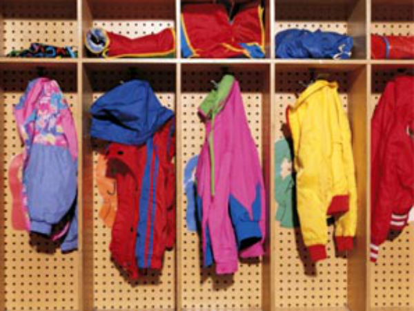 ஆடைகளை பிரித்து வைக்கவும்