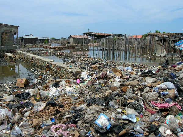 கண்ட இடங்களில் குப்பைகள்